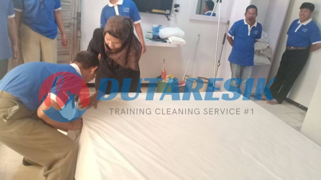 Training Housekeeping Staff - Dutaresik